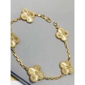 NEW  VCA  Van Cleef & Arpels 18K gold  laser five-flower bracelet  Size: 19 cm A